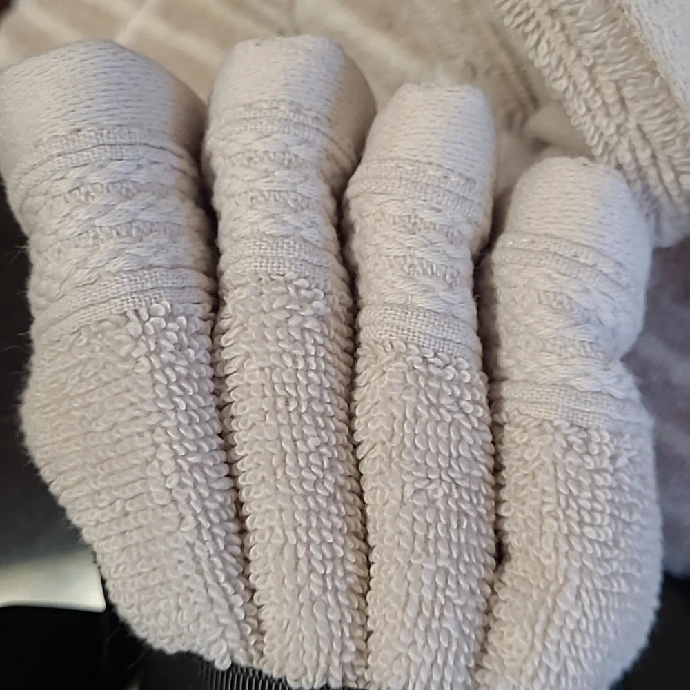 DKNY Bath Towel Set